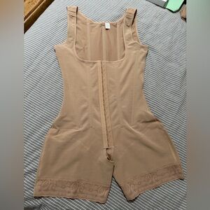Seamless faja colombiana/body shaper beige tan